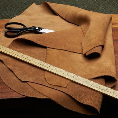 レザークラフトをマスターする: 初心者のための革の厚さと皮漉きツールの使い方