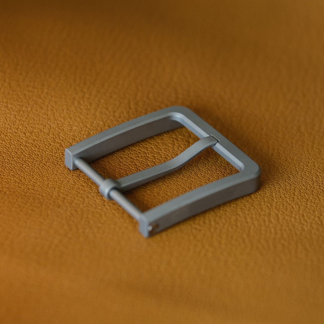 The Comprehensive Guide to Pure Titanium Belt Buckles: Advantages, Manufacturing, and Practical Applications