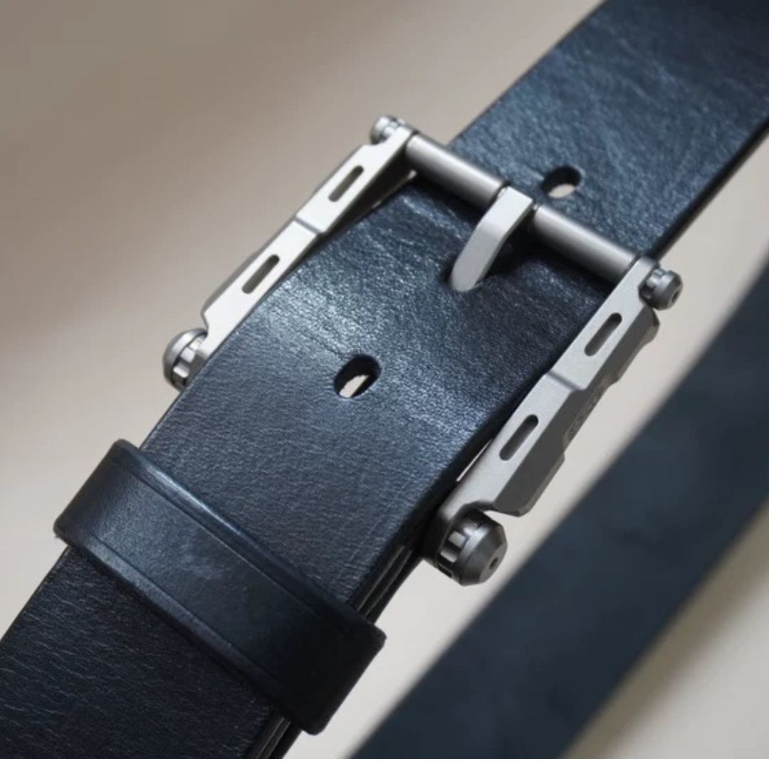 “Sui” Titanium Belt Buckle
