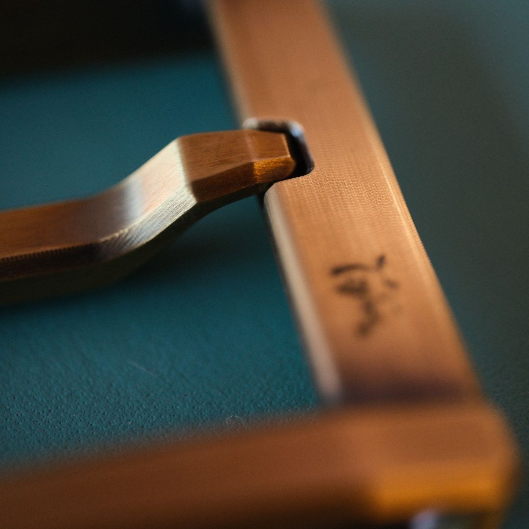 When choosing a belt buckle, focusing on material choice, surface treatment, design depth, clasp functionality, and ergonomic curvature ensures an investment in both style and functionality. 