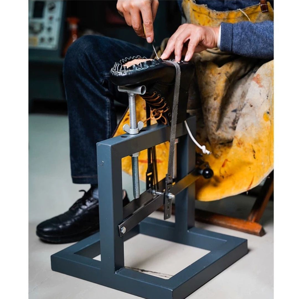 The Essential Guide to Leather Shoe Racks for Crafting and Repair: Key Considerations for Professionals and Enthusiasts