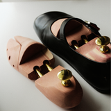 Keep your leather shoes in shape with natural cedar shoe trees. Featuring an adjustable split toe, twin-tube spring support and a convenient heel knob, they help reduce creasing, absorb excess moisture and maintain your shoes' original shape. Explore quality shoe care essentials at CÍ OFFICIAL.