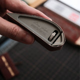 A lightweight aircraft-grade aluminium leather sanding tool for edge sanding, surface prep, glue-side roughening and small detail finishing. Includes 5 pieces of sandpaper.