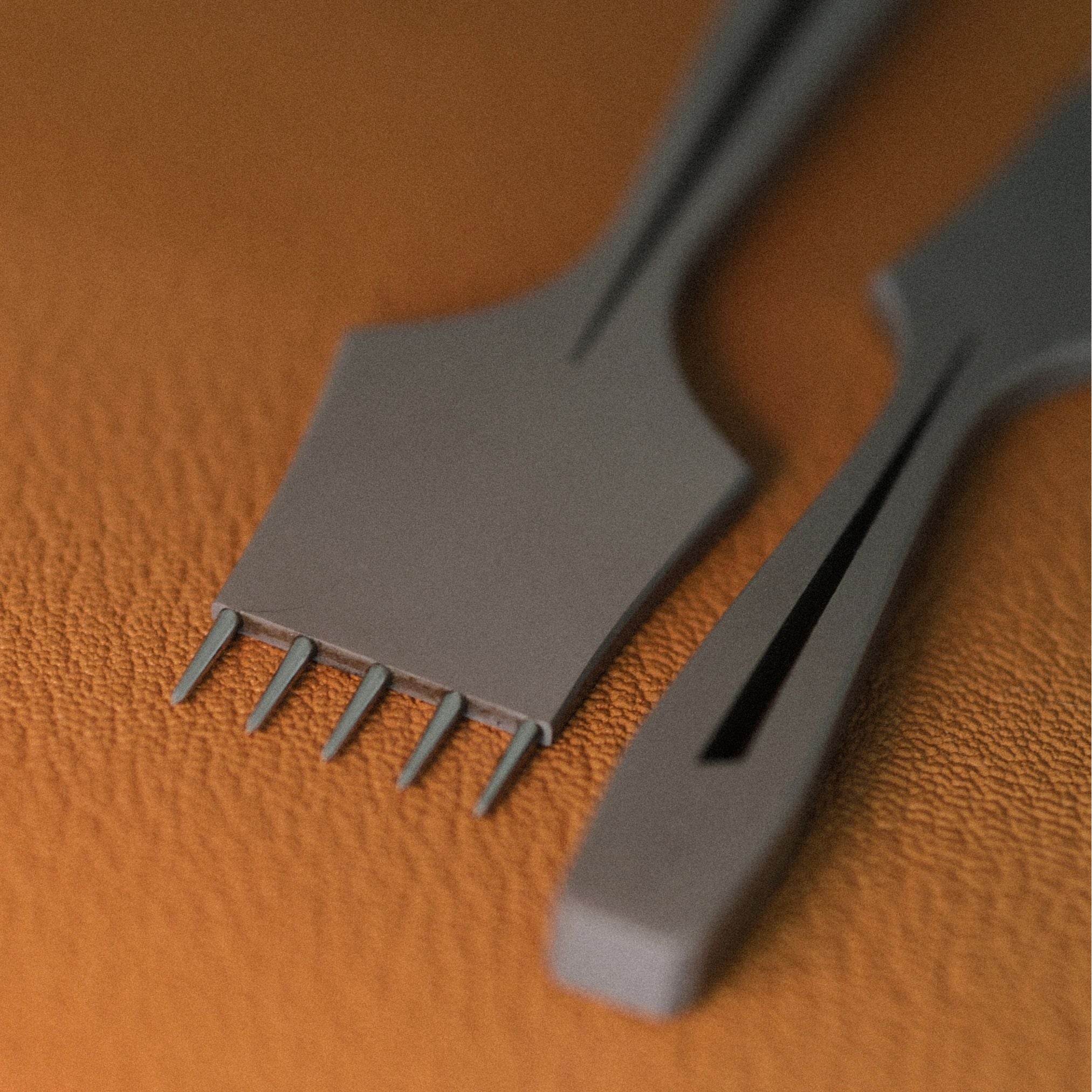 BEWAIS Hollow Pricking Iron – Precision Leather Stitching Chisel