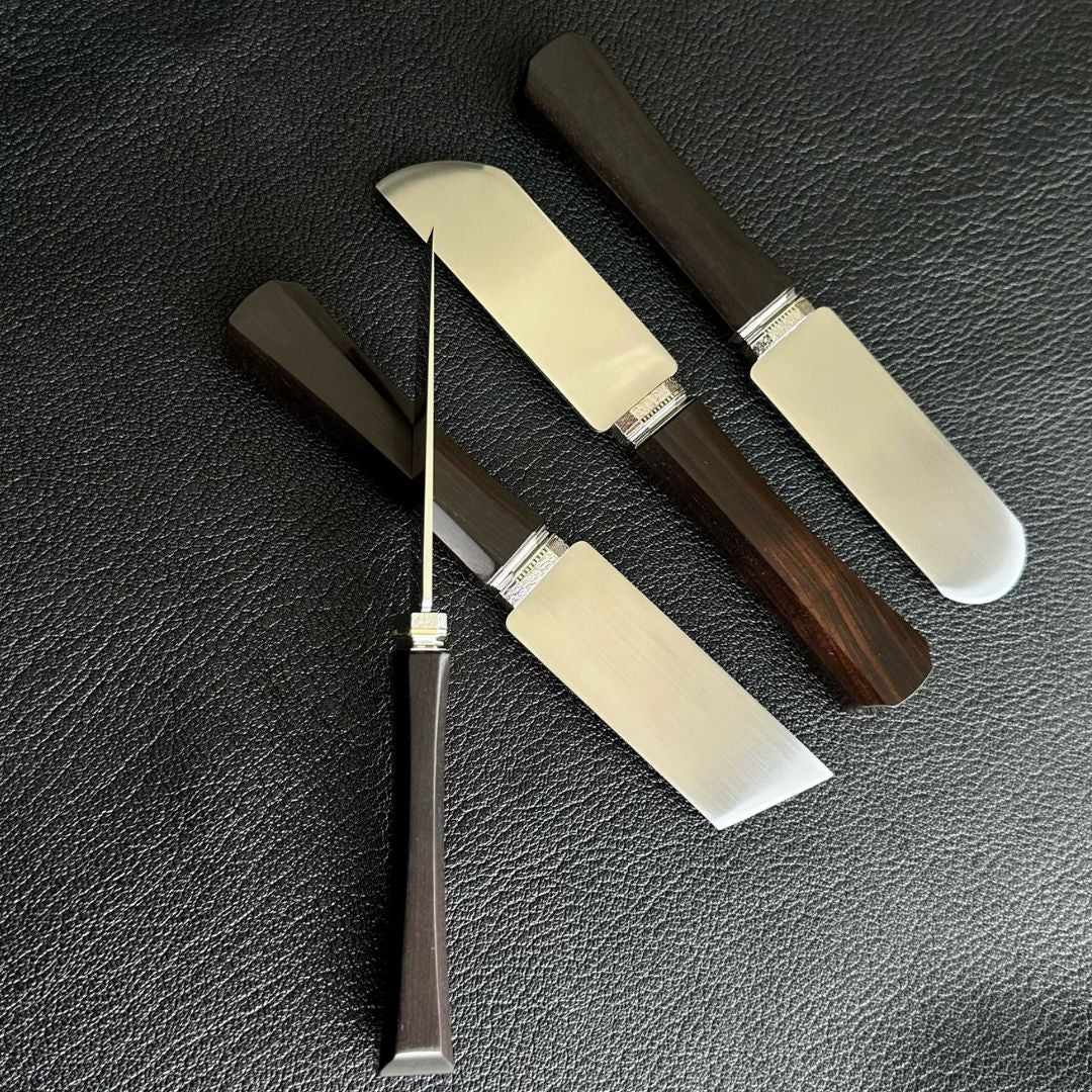 Experience precision with the BOWEN M390 Leathercraft Knife. Made from high-performance M390 steel for superior edge retention, corrosion resistance, and durability. Perfect for fine cutting, beveling, and detailed grooving. With an ergonomic purple sandalwood handle and refined steel guard, it's a must-have for serious leatherworkers. Order now!