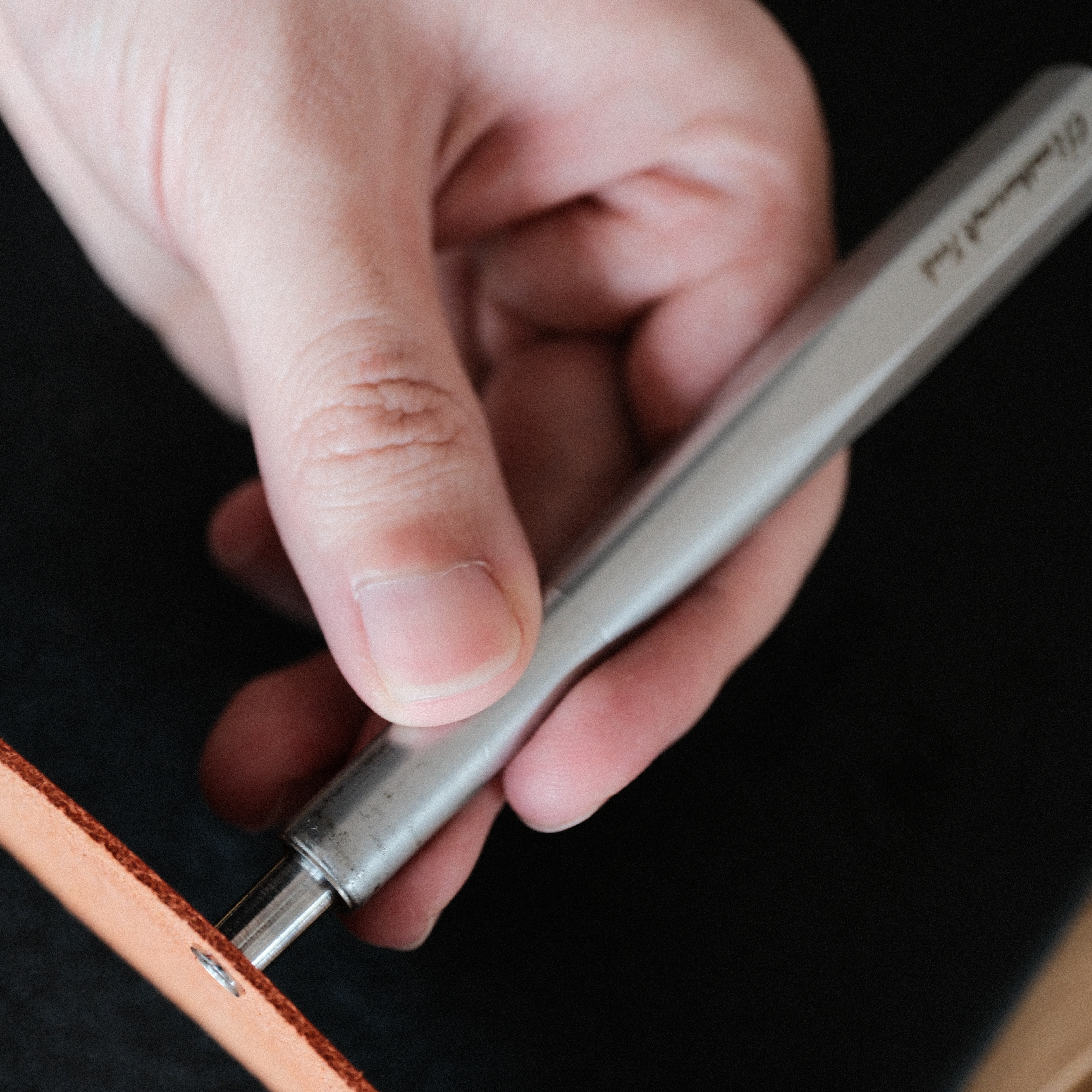 It is made from Taiwan-made high-alloy specialty steel, chosen for edge stability, toughness, and long-term use. Unlike many standard round punches with a tapered body, this punch uses a straight-wall, no-stretch design. The cutting shape goes straight down without expanding the hole, so the finished hole stays closer to the actual punch size.