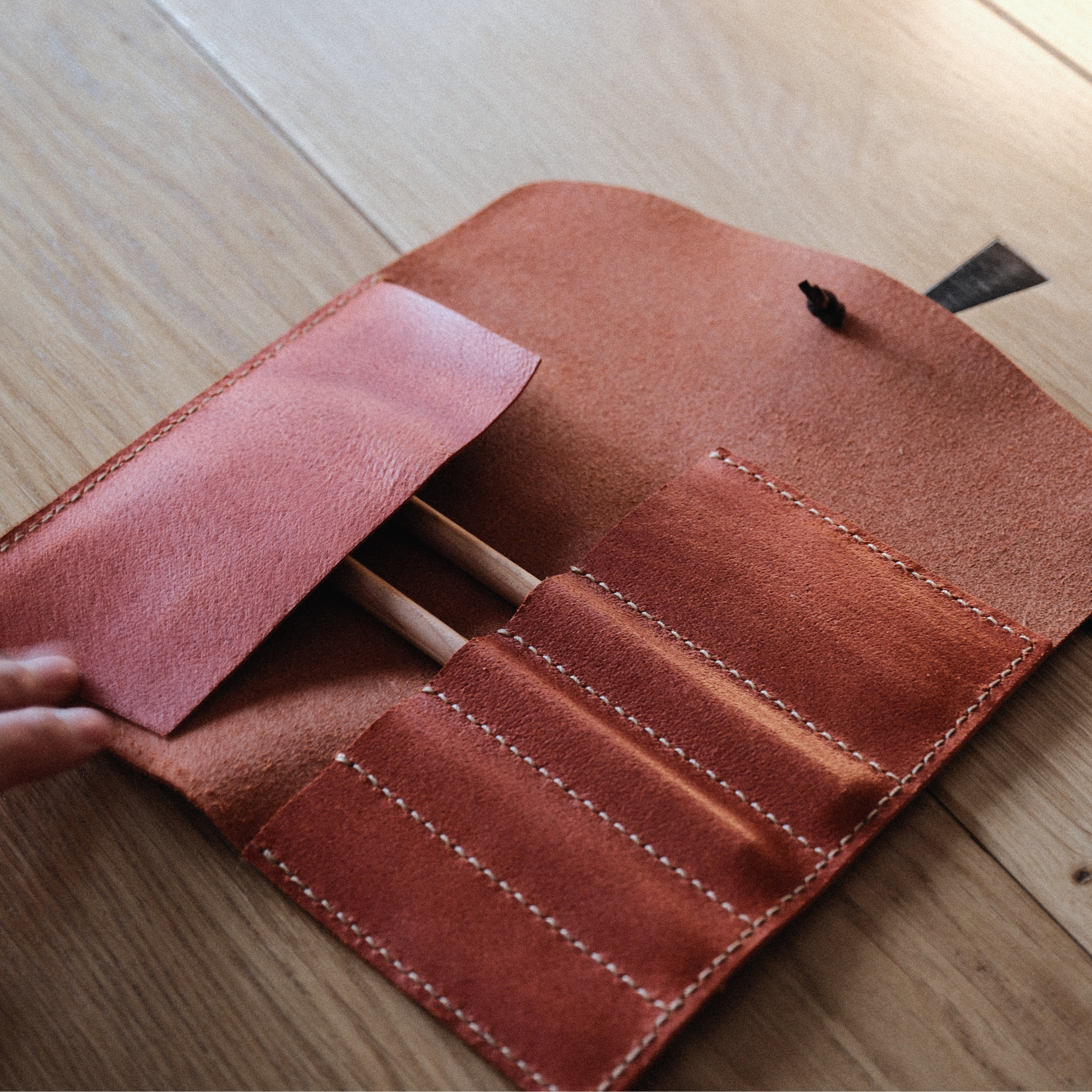 Leather pencil roll cutting die with integrated stitching holes, Japanese steel blade, and wood or acrylic base. Designed for clean, repeatable cutting with a protective pencil-tip flap. Custom layouts available for leathercraft projects. Order yours from CÍ.