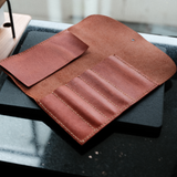 Leather pencil roll cutting die with integrated stitching holes, Japanese steel blade, and wood or acrylic base. Designed for clean, repeatable cutting with a protective pencil-tip flap. Custom layouts available for leathercraft projects. Order yours from CÍ.
