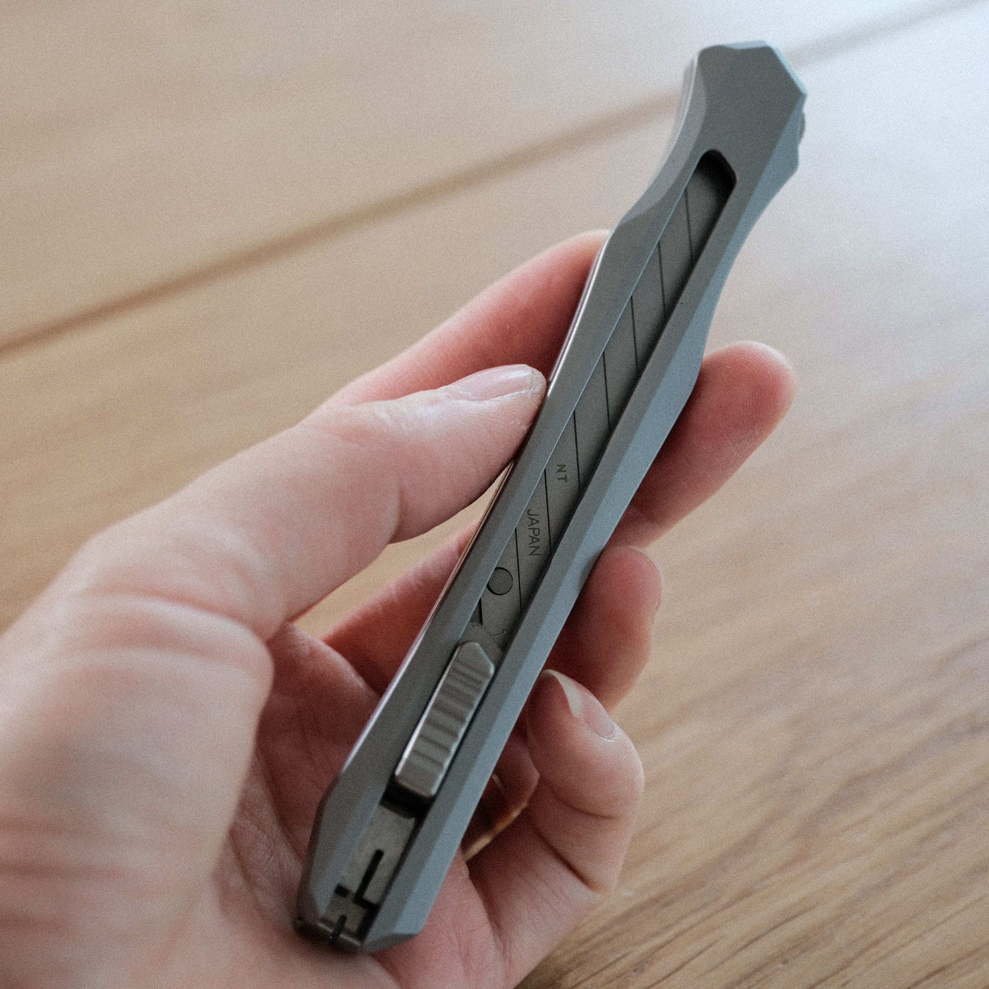 Designed for those who value balance, precision, and timeless craftsmanship, the&nbsp;Retro Stainless Steel Craft Knife combines solid performance with a refined, minimalist look. Its curved body fits naturally in the hand, staying stable and comfortable even during long use. Perfect for leathercraft, paper modeling, or any detailed cutting work that requires control and accuracy.Available in two finishes — Stonewashed Black and Dark Gray Sandblasted — each with its own unique texture and character.