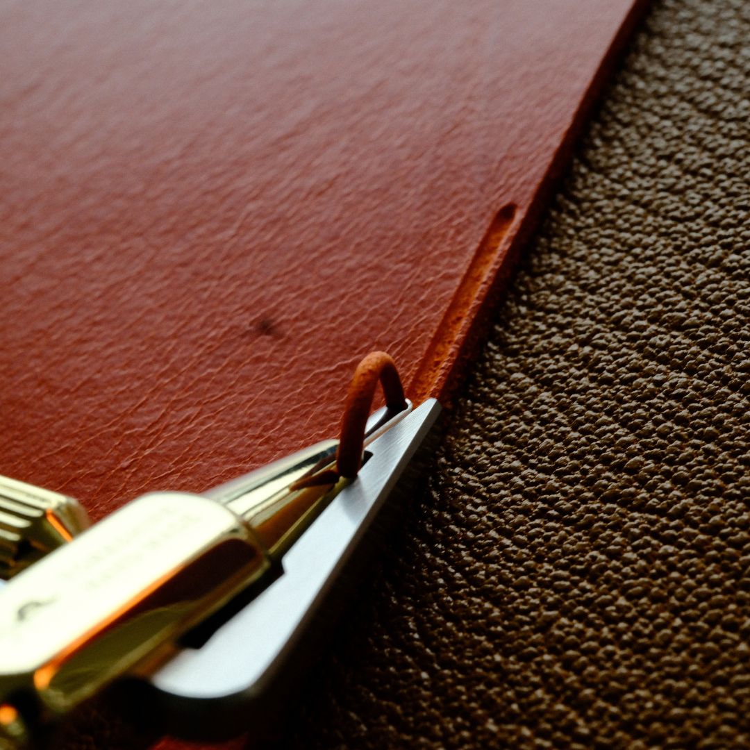Enhance your leathercraft with the Yorkshine Leather Groover Tool. Made with durable H62 brass, M390 steel, and 440C backing, it offers superior edge retention and rust resistance. The square backing design prevents slippage and ensures stability. Perfect for precise grooving. Get yours now!