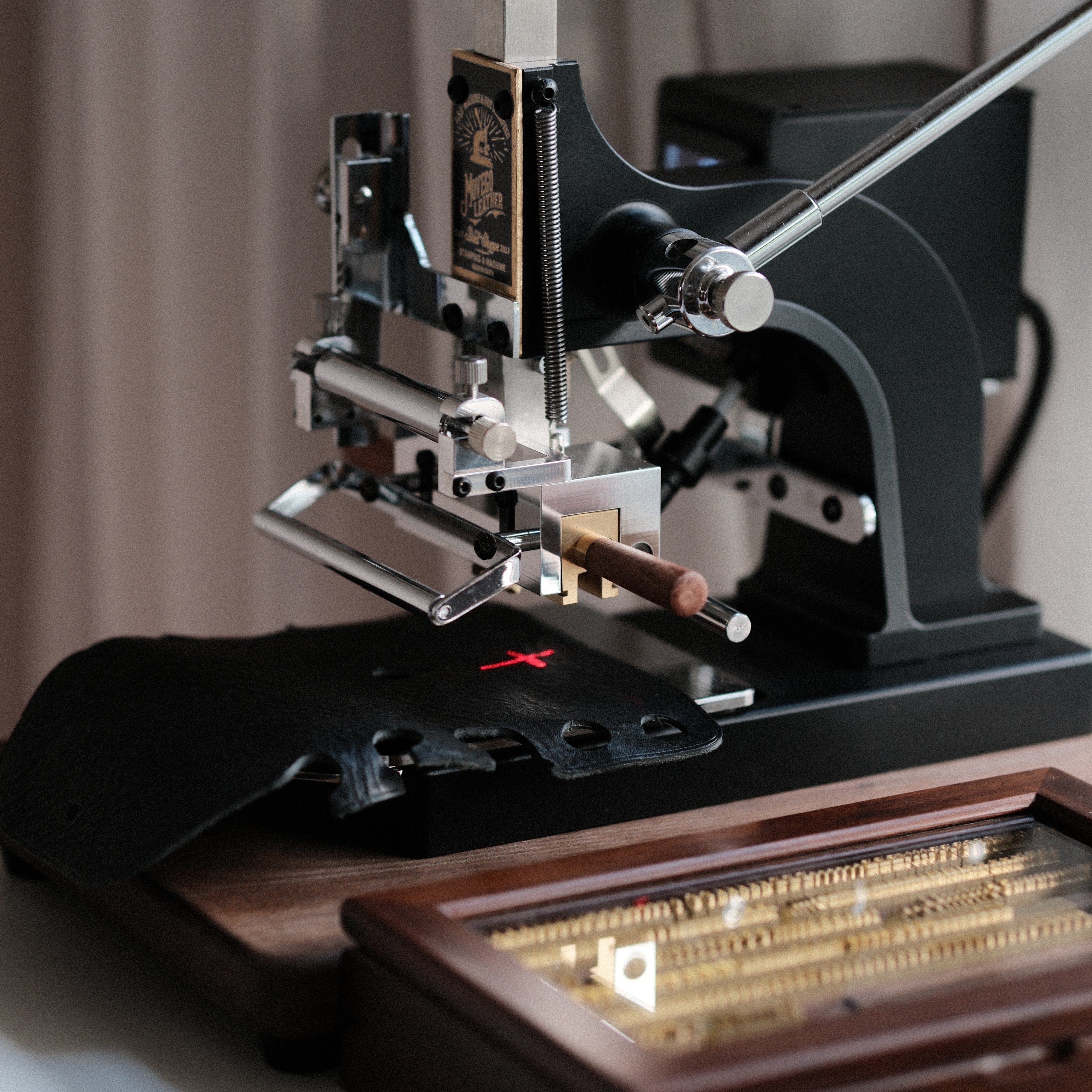 MOVEGO Compact Hot Foil Stamping Machine for Leather, Paper & PVC｜Vintage Mechanical Design