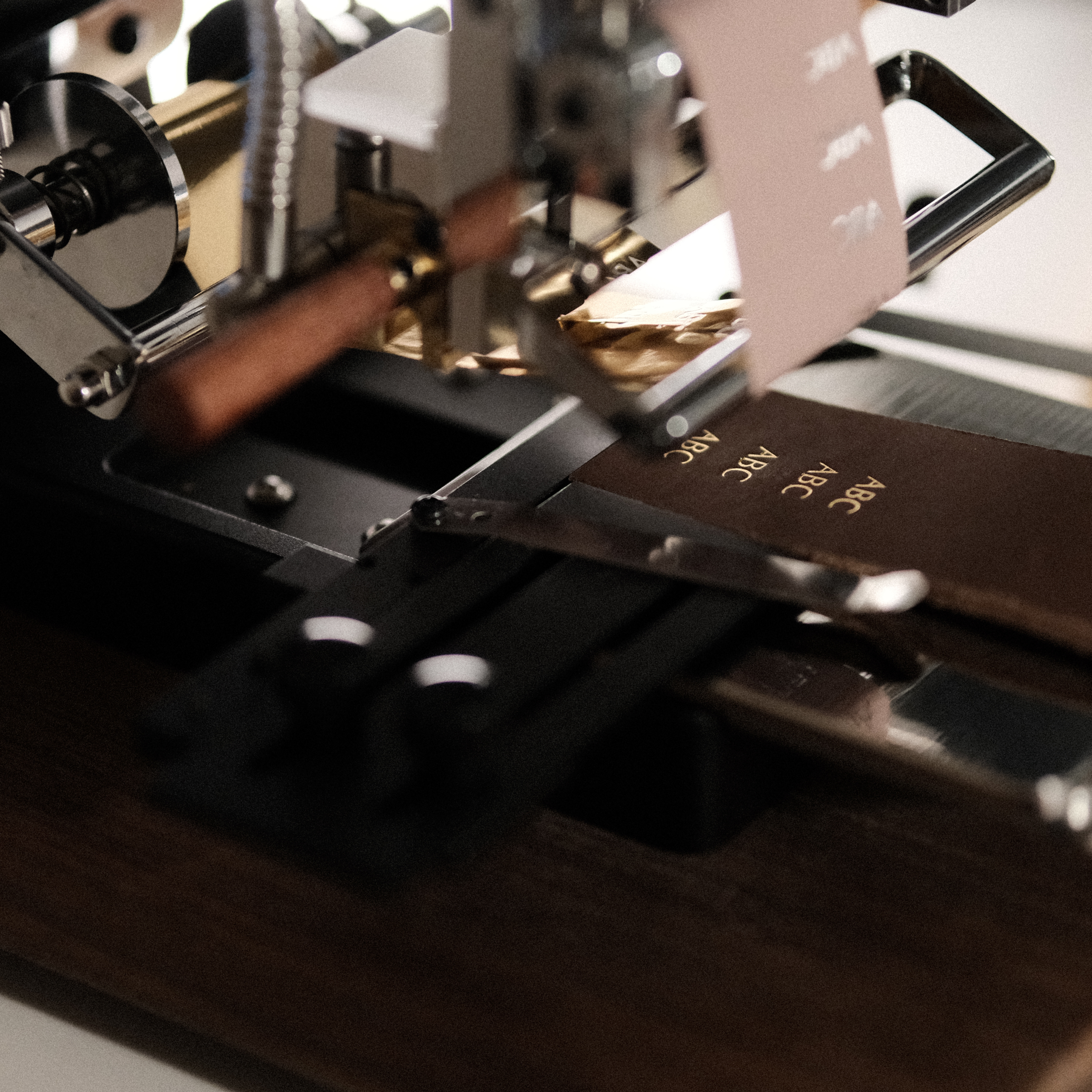 MOVEGO hot foil stamping machine with automatic foil feeding, infrared positioning, horizontal and vertical calipers, and aviation aluminum alloy body. Works with holders for names, logos, and batch stamping on leather, paper, and PVC. Explore MOVEGO for cleaner custom stamping.
