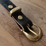 Solid brass belt buckle and keeper set with a clean, understated shape and an uncoated finish that develops a natural patina over time. Ideal for handmade leather belts, repairs and classic leathercraft projects. Shop solid brass belt hardware at CÍ.