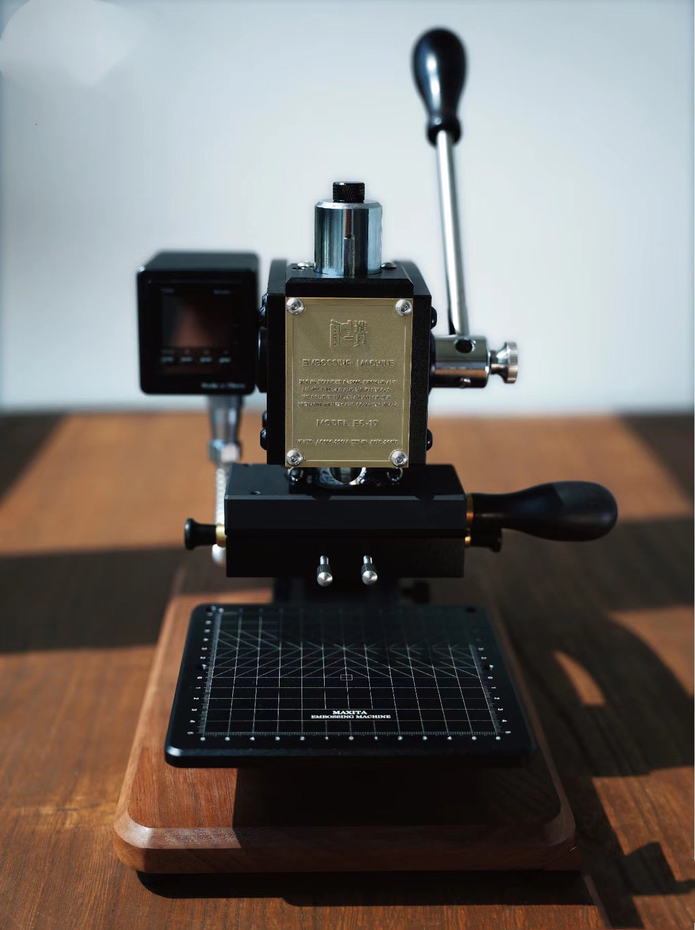 This Maxita Hot Stamp Machine enables you to add your logo, customer initials, favorite quote, custom designs and more to your leather products. 