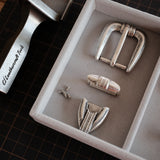 A 25mm American vintage 3-piece belt buckle set with engraved detailing and an antique silver-tone finish. Includes the buckle, keeper loop, and belt tip. Best used with leather straps around 25mm wide and 4mm thick.