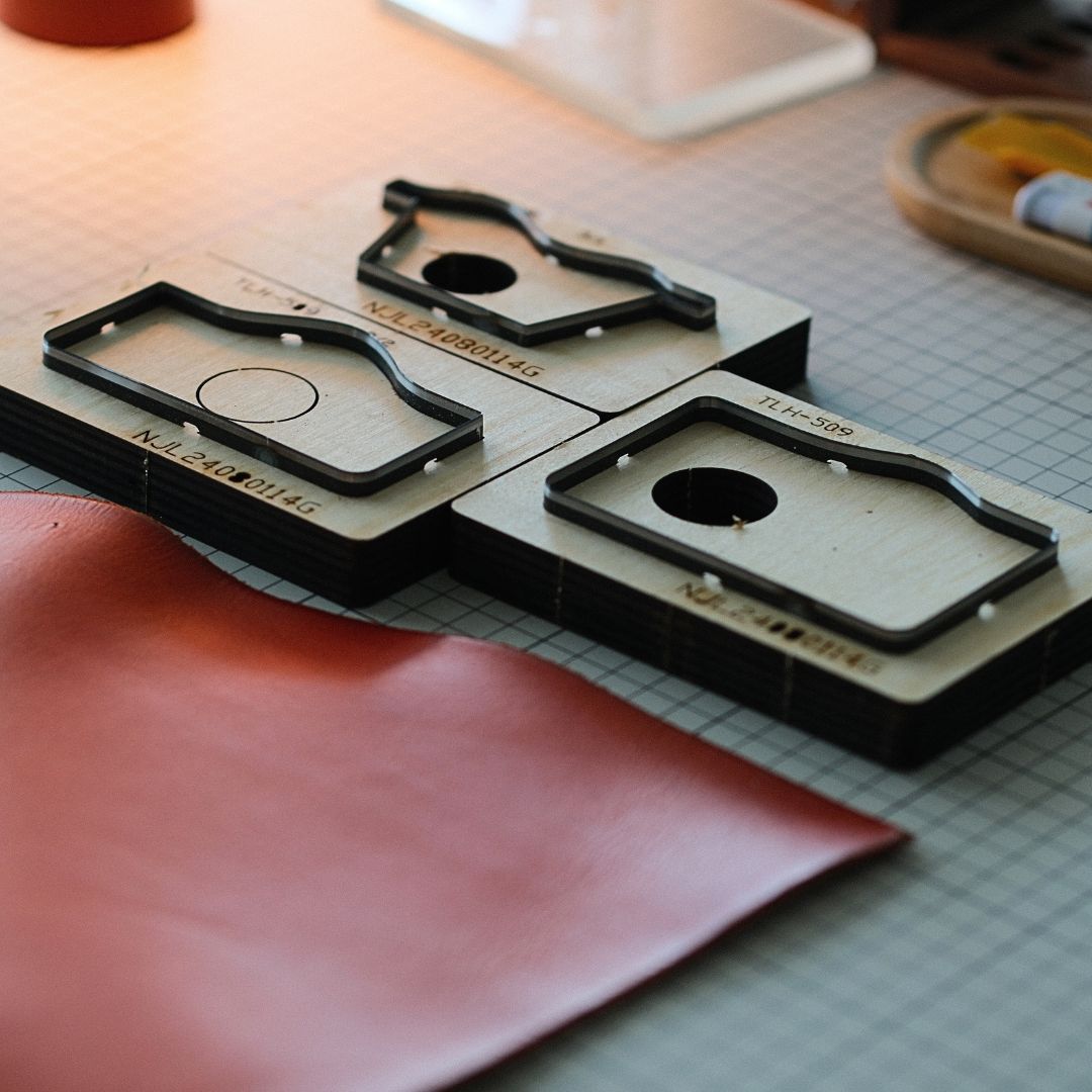 Wave Leather Card Holder Cutting Die