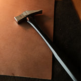 What sets this hammer apart is its ability to reach those tricky spots — like the center of a leather bag or tight stitching areas — where flat jaws or standard hammers just can’t get in. You get clean, sharp results without putting your leather at risk.